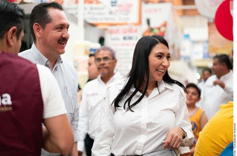 La candidata a alcaldesa Gisela Gaytán Gutiérrez, del partido Morena, visitó el Mercado...