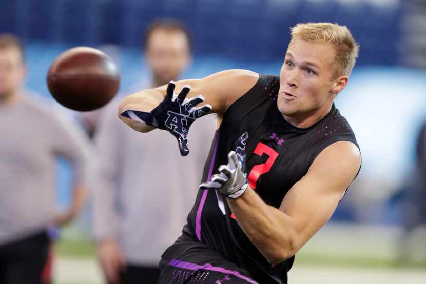 Penn State tight end Mike Gesicki runs a drill at the NFL football scouting combine in...