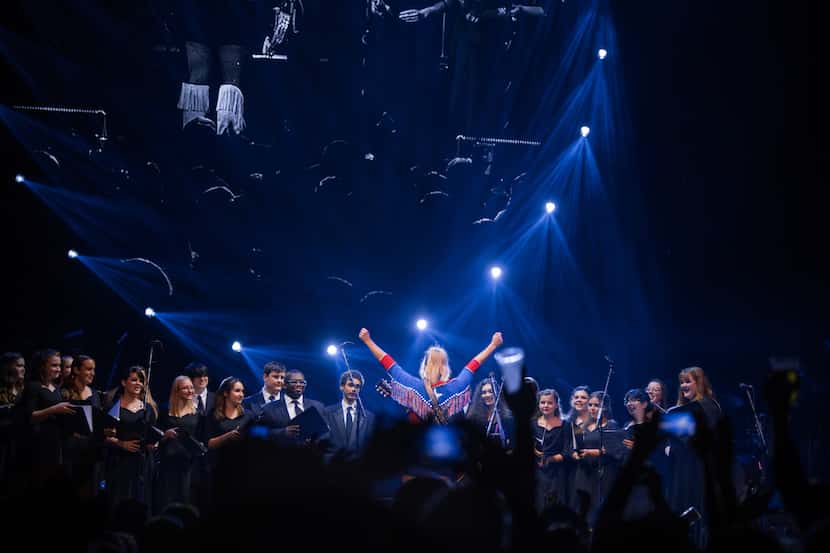 Miranda Lambert performs with members of the Lindale High School choir at American Airlines...