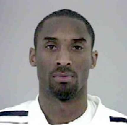 Foto del 11 de julio de 2003 cuando Kobe Bryant fue arrestado por la oficina del Sheriff de...