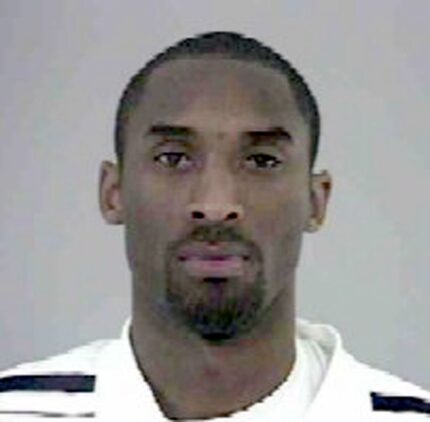 Foto del 11 de julio de 2003 cuando Kobe Bryant fue arrestado por la oficina del Sheriff de...