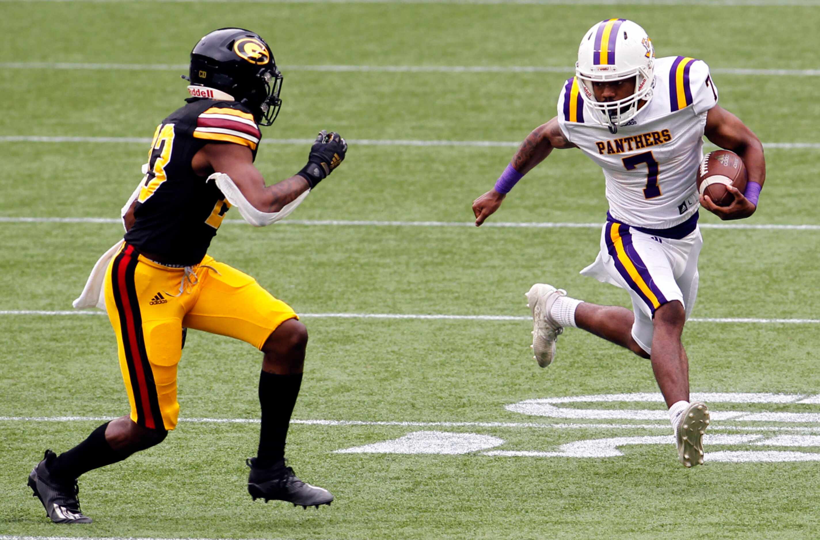 Prairie View running back Kristian Mosely (7) rambles  for a rushing first down as Grambling...