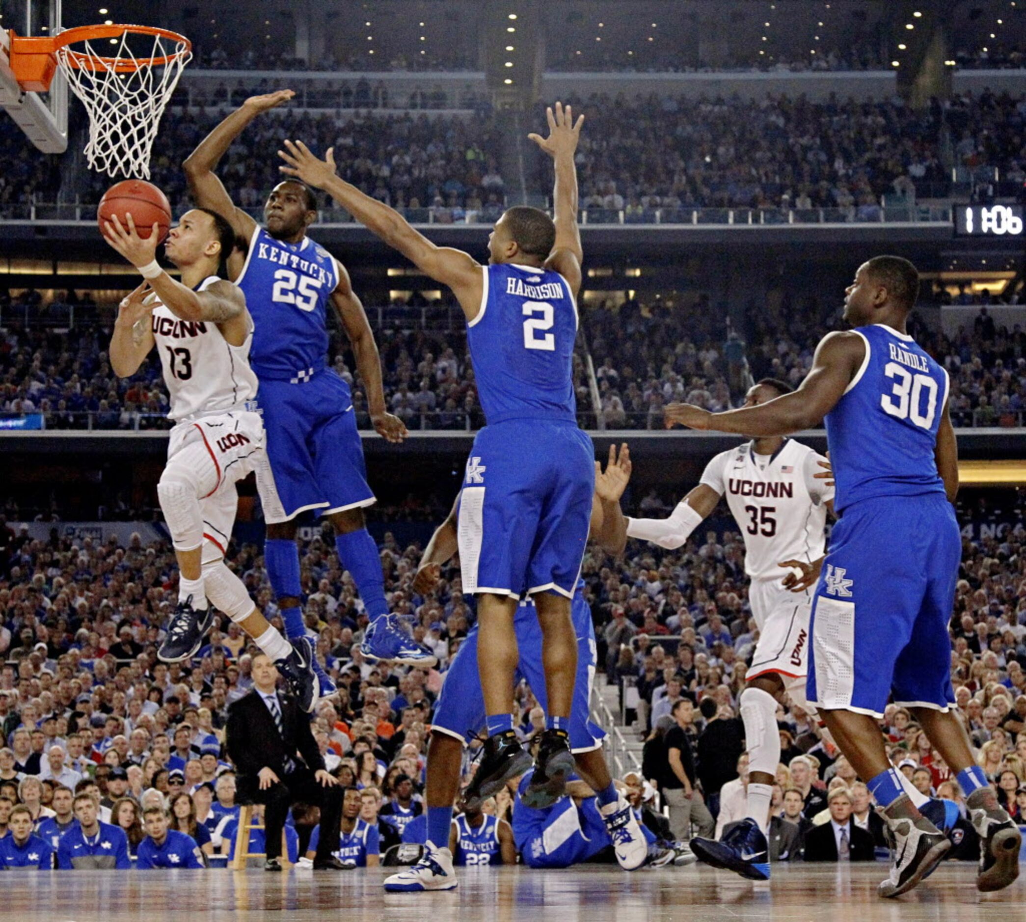 Connecticut Huskies guard Shabazz Napier (13) gets past Kentucky Wildcats guard Dominique...