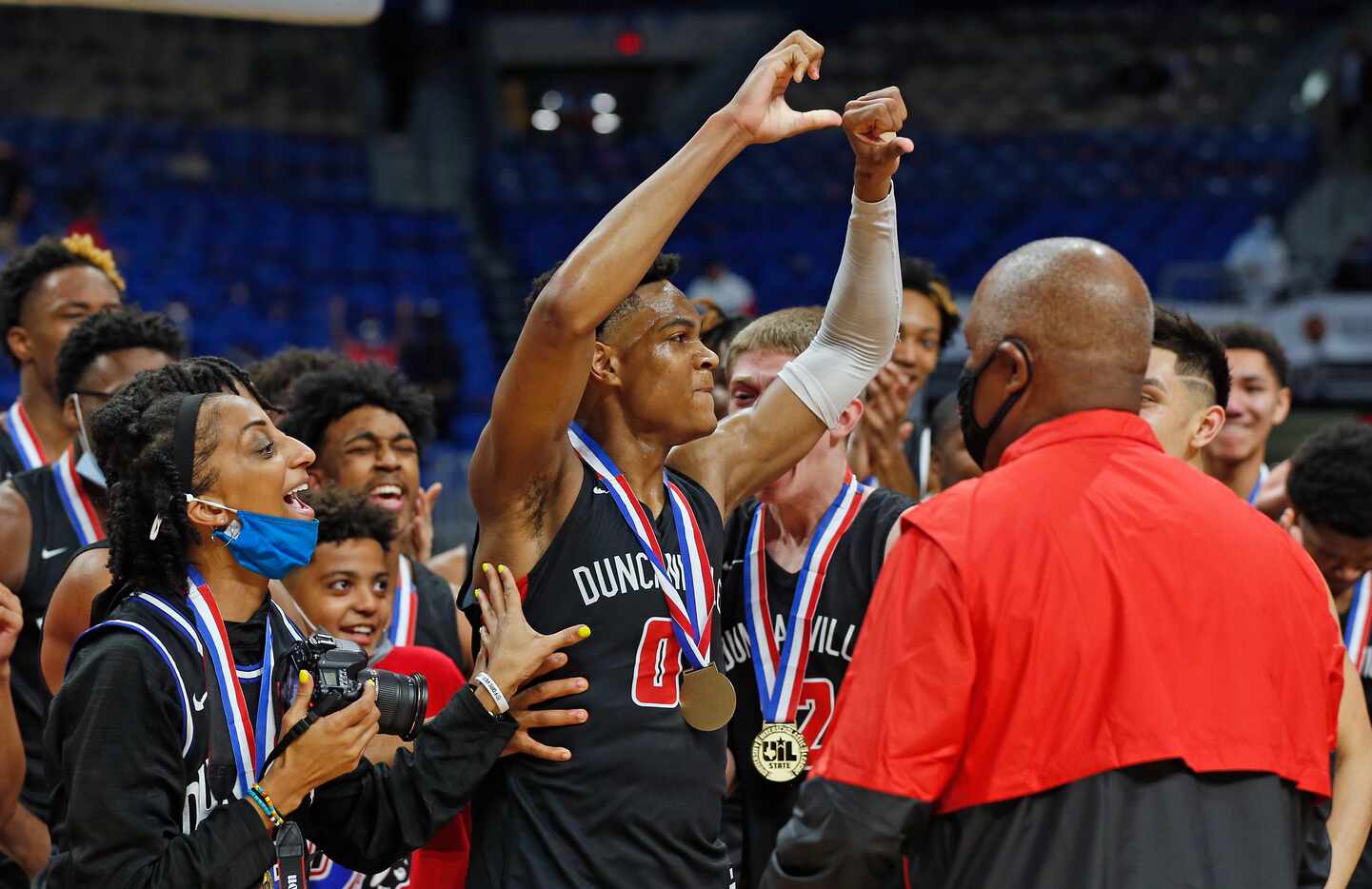 Duncanville Zhuric Phelps #0 reacts after receiving the most valuable player. UIL boys Class...