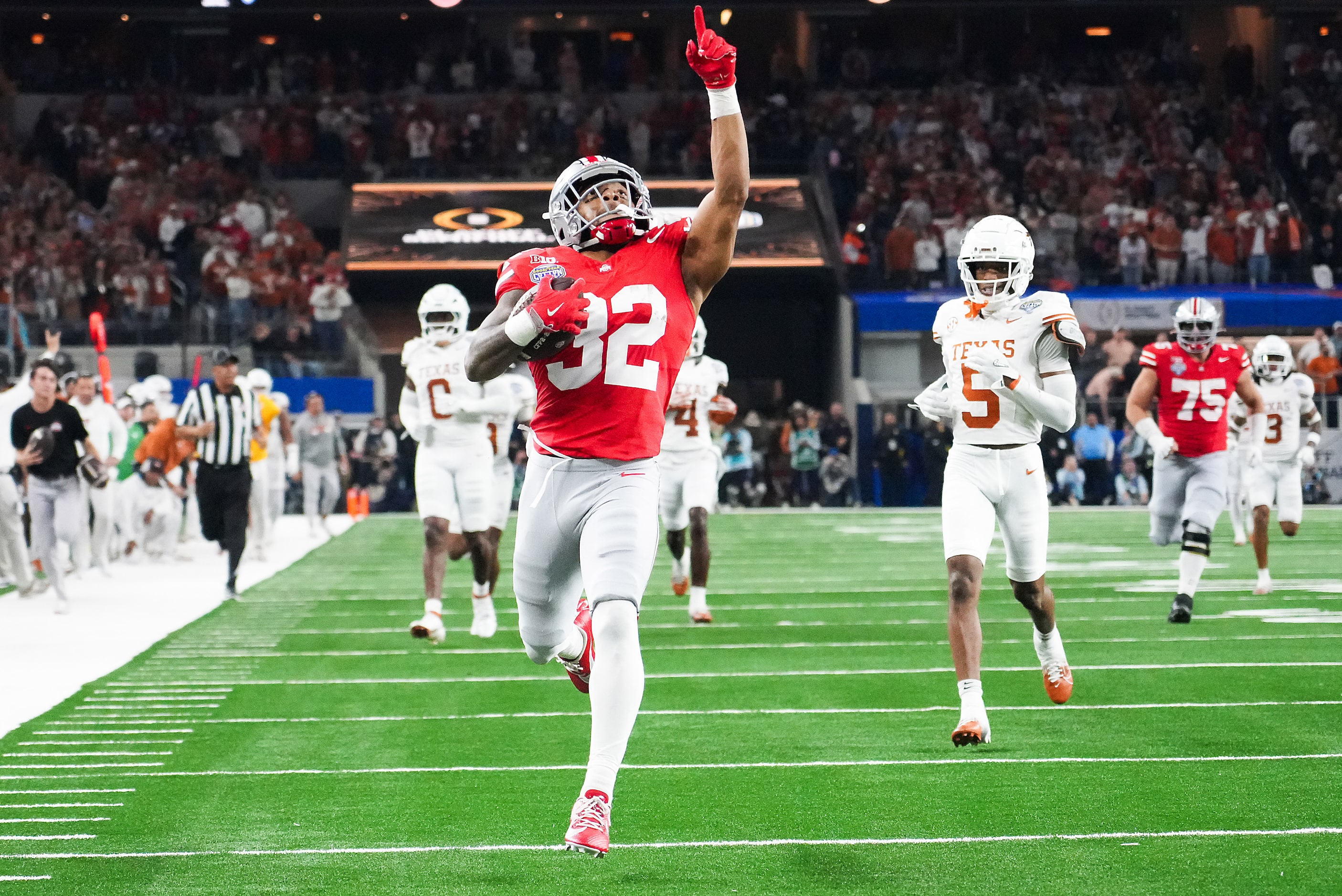 Ohio State running back TreVeyon Henderson (32) celebrates as he scores on a 75-yard...