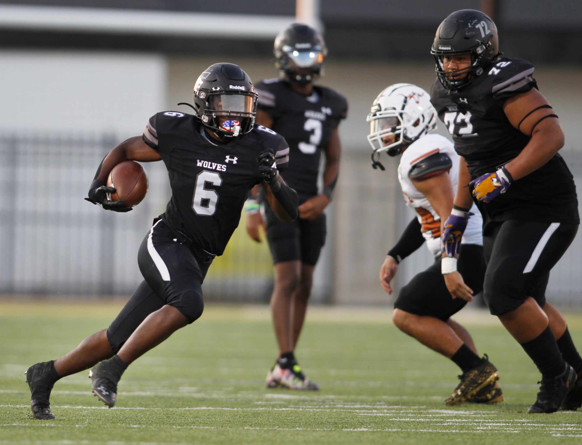Mansfield Timberview running back Javeon Madison (6) rambles through the W.T. White defense...
