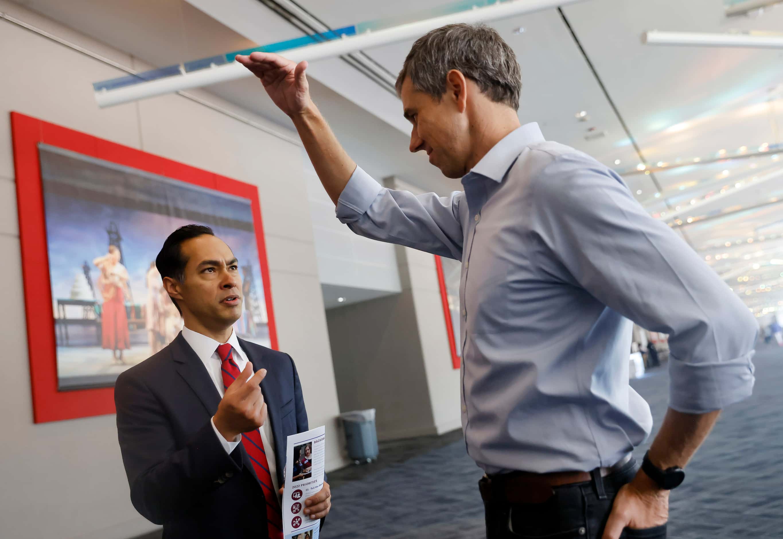 Democratic gubernatorial challenger Beto O'Rourke (right) visits with former presidential...