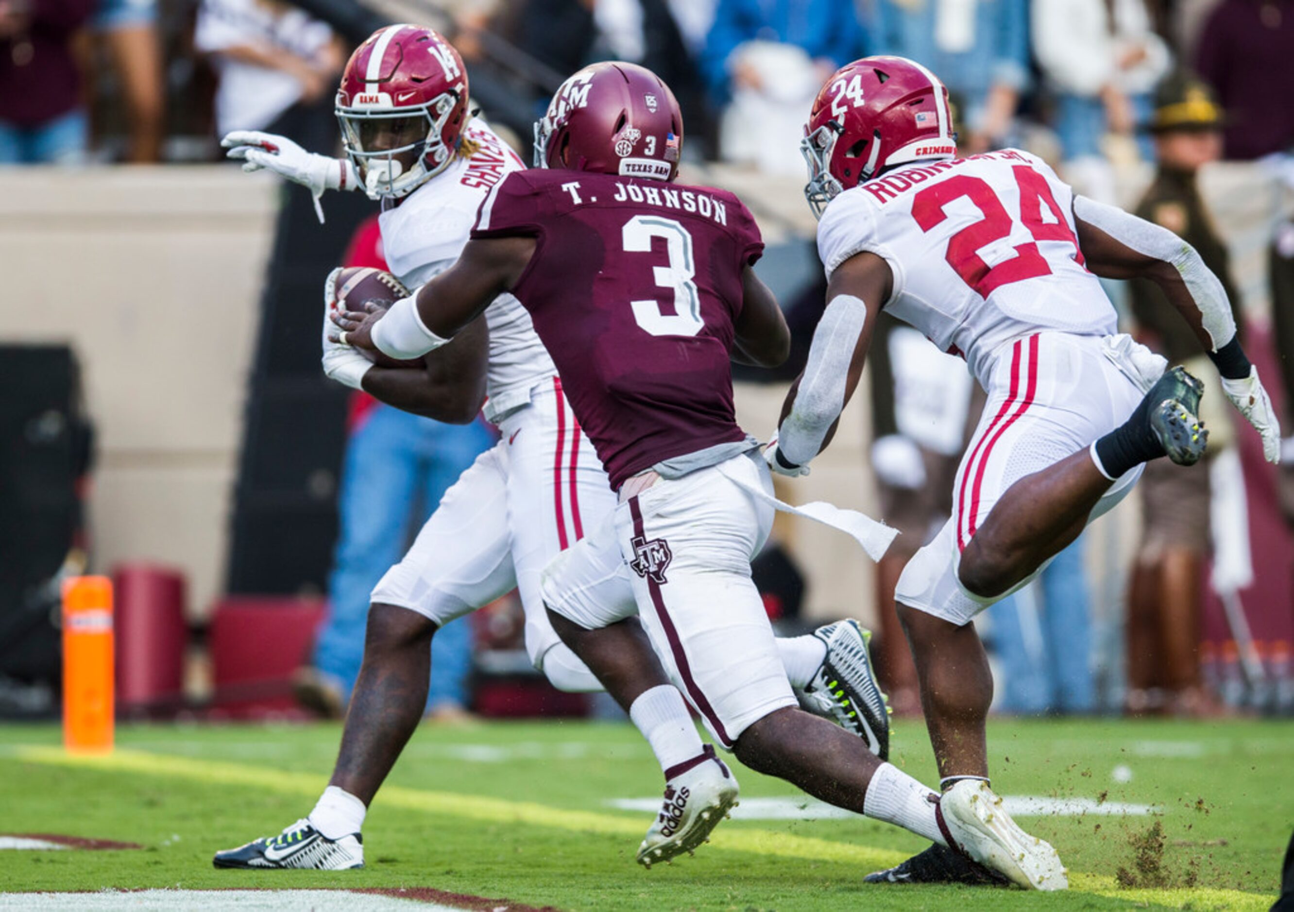 Alabama Crimson Tide wide receiver Tyrell Shavers (14) runs to the end zone for a touchdown...