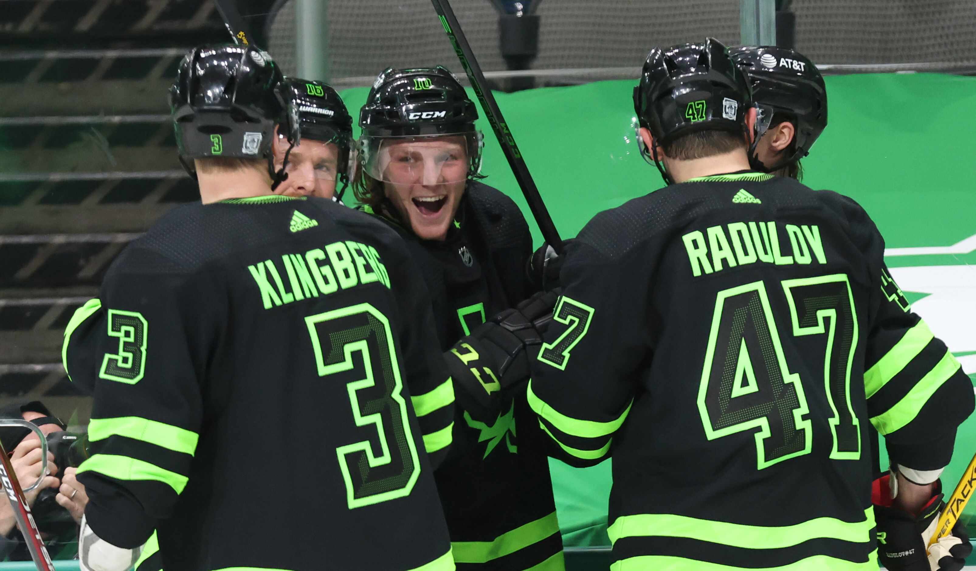 Dallas Stars Ty Dellandrea (10) is congratulated by Dallas Stars defenseman John Klingberg...