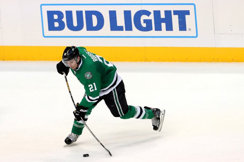 DALLAS, TX - DECEMBER 15:  Antoine Roussel #21 of the Dallas Stars shoots the puck against...
