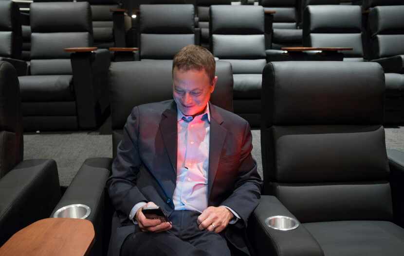  Gary Sinise in one of the LOOK theaters in North Dallas shortly after its opening (File photo)