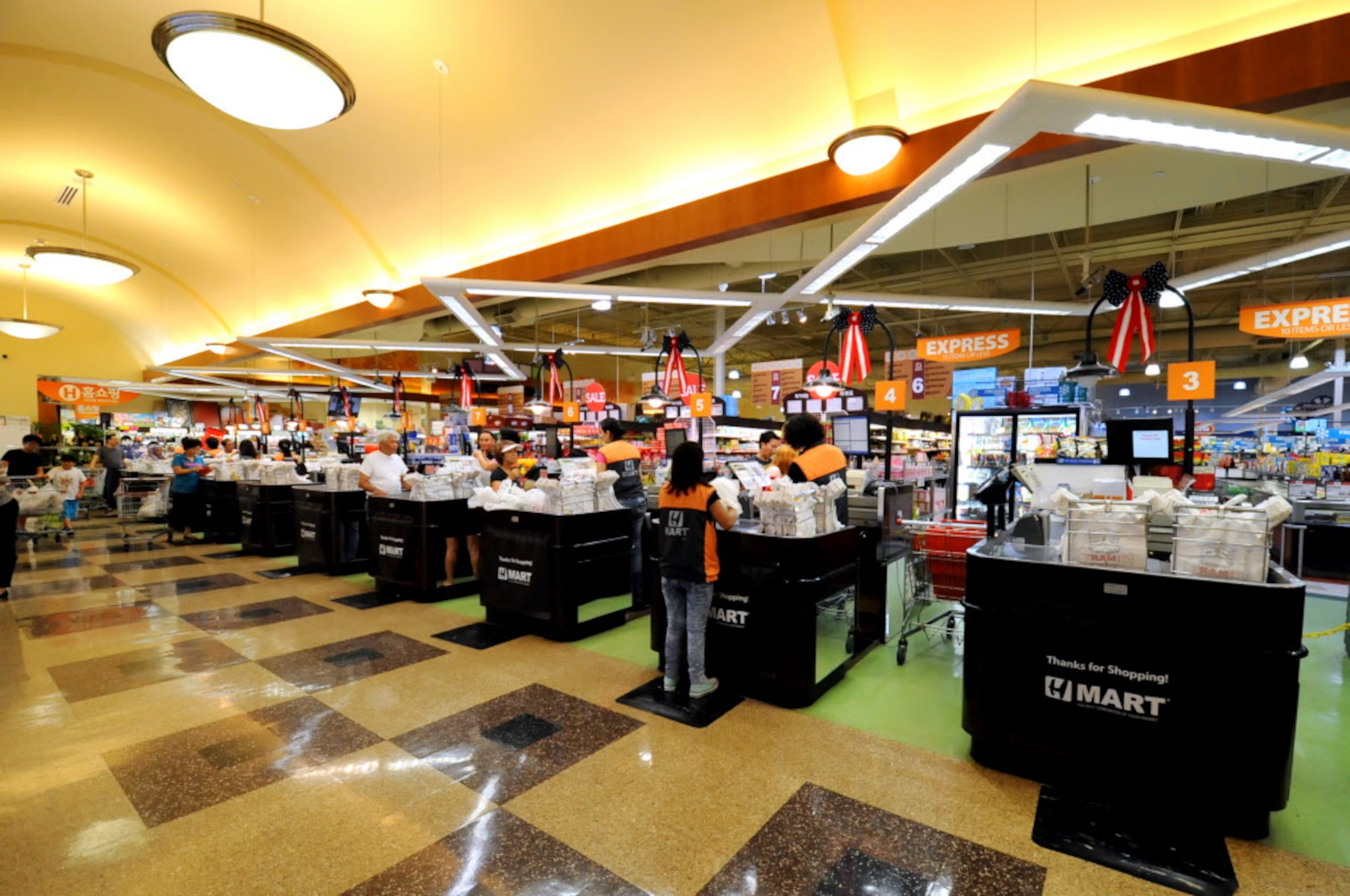 Shoppers queue in line at H Mart in Carrollton, Texas. (Alexandra Olivia/ Special Contributor)