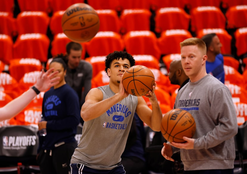 Dallas Mavericks guard Josh Green (8) shoots in front of Dallas Mavericks assistant coach...