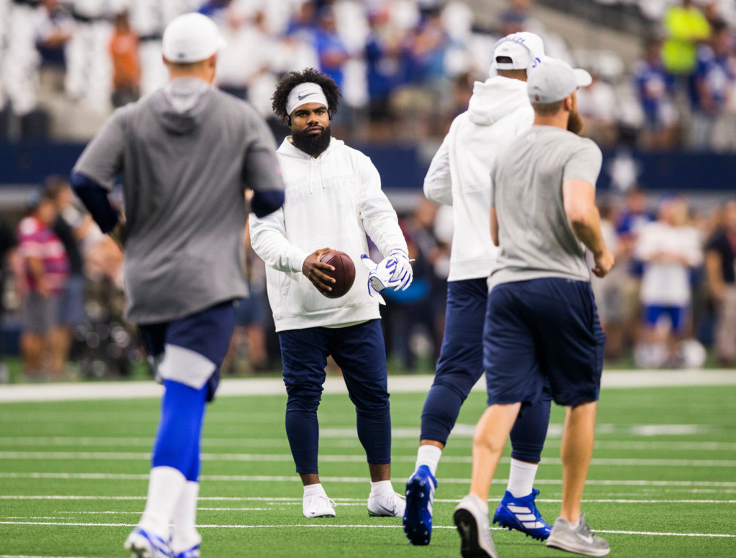 Dallas Cowboys running back Ezekiel Elliott (21) warms up before an NFL game between the New...