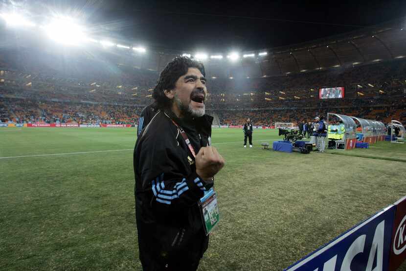 Diego Armando Maradona (foto) también criticó al entrenador Julen Lopetegui, quien fue...