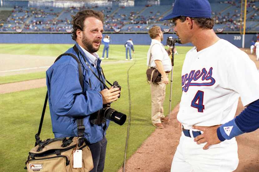  Texas Rangers catcher Don Slaught visits with Dallas Times Herald staff photographer Louis...