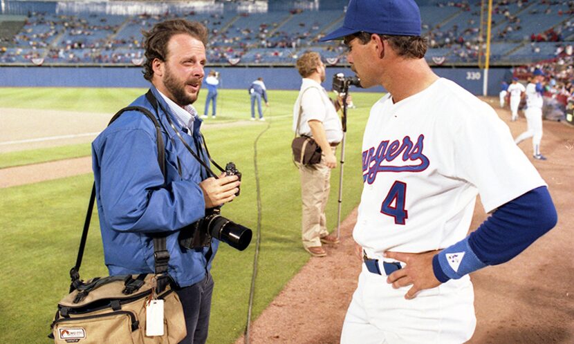  Texas Rangers catcher Don Slaught visits with Dallas Times Herald staff photographer Louis...