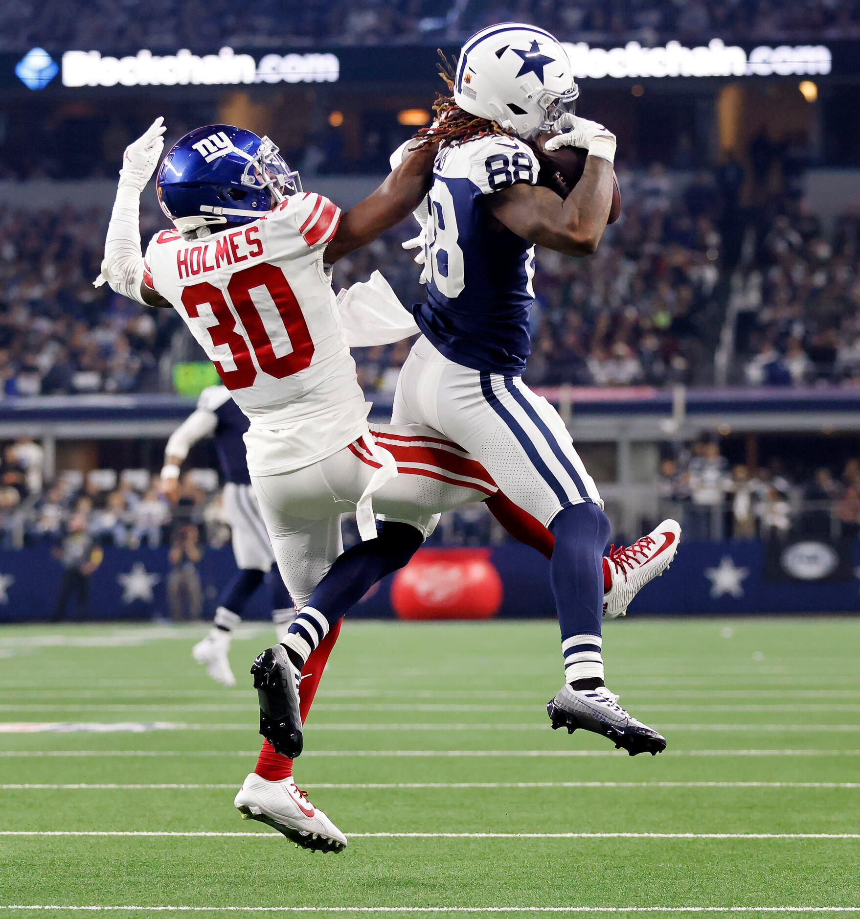 Dallas Cowboys wide receiver CeeDee Lamb (88) pulls in a one-handed catch against New York...