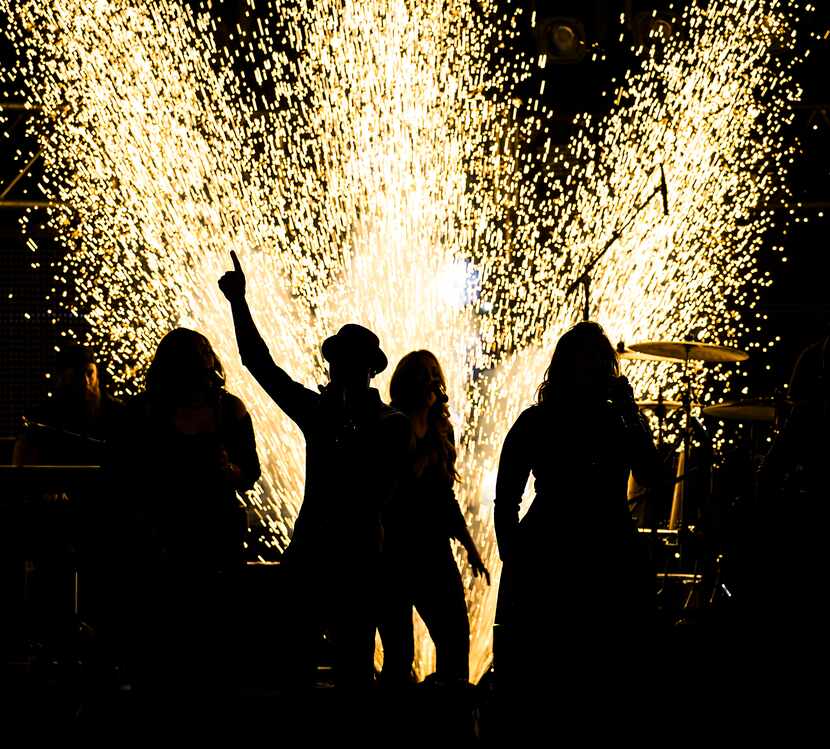 YOUR SPARKS ARE SO SPARKLY ... Fireworks explode as Aloe Blacc performs with Lady Antebellum...