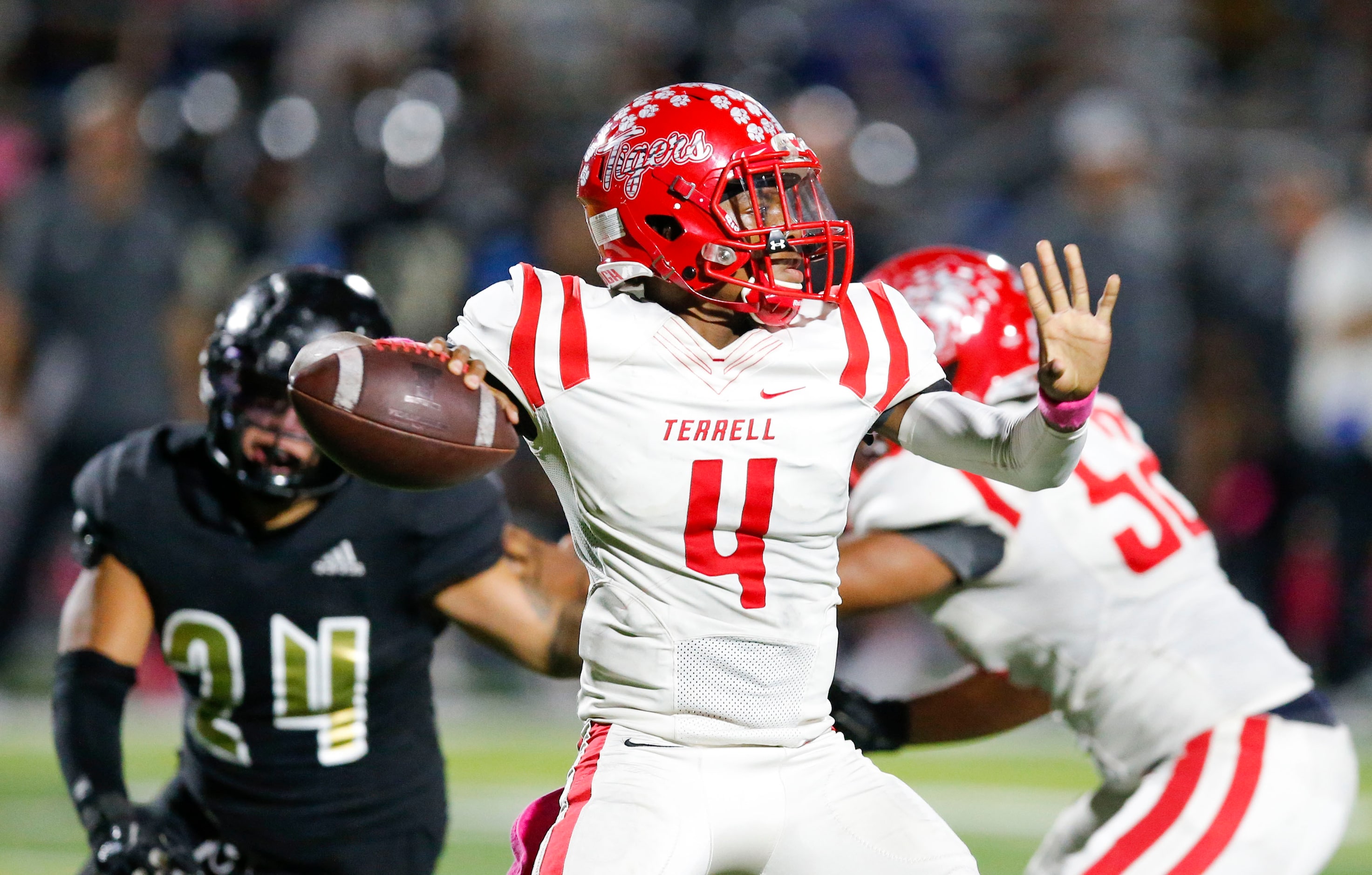 Terrell sophomore quarterback Lindon Henderson (4) throws during the first half of a high...