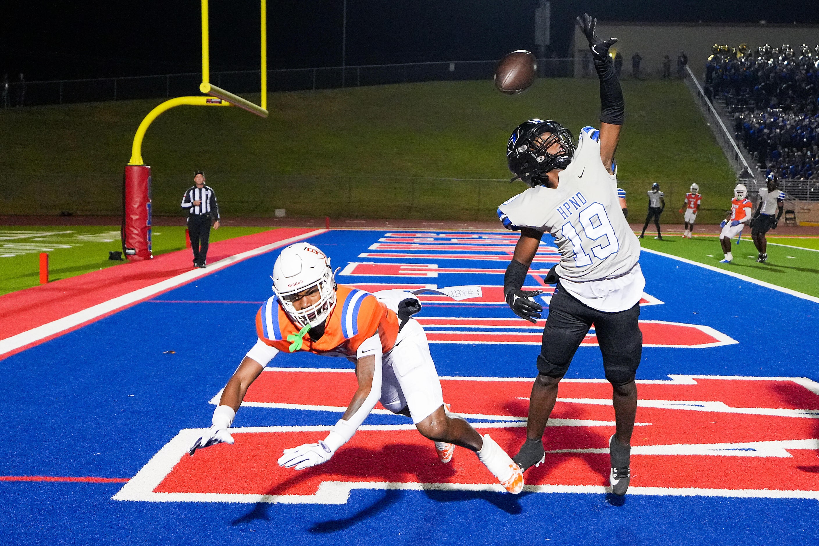 Hebron defensive back Kylan Smart (19) breaks up a pass intended for Arlington Bowie wide...