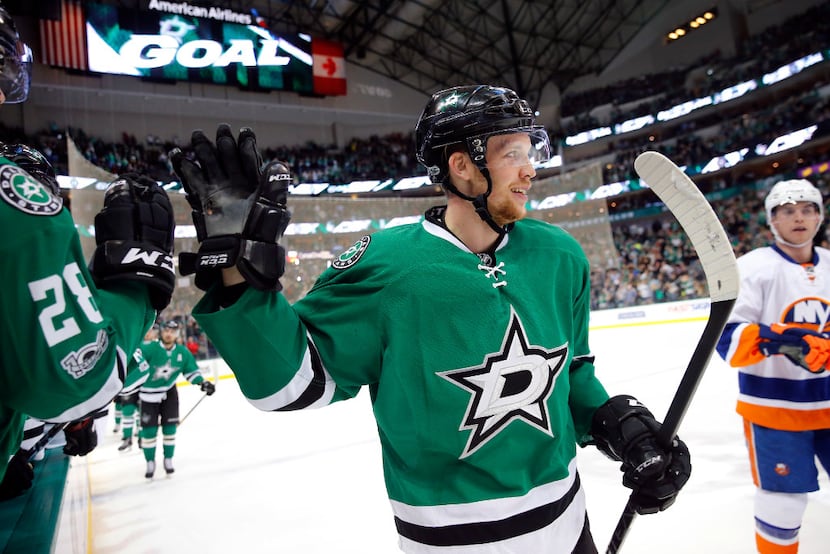 Dallas Stars center Radek Faksa (12) is congratulated by his teammates on the bench...
