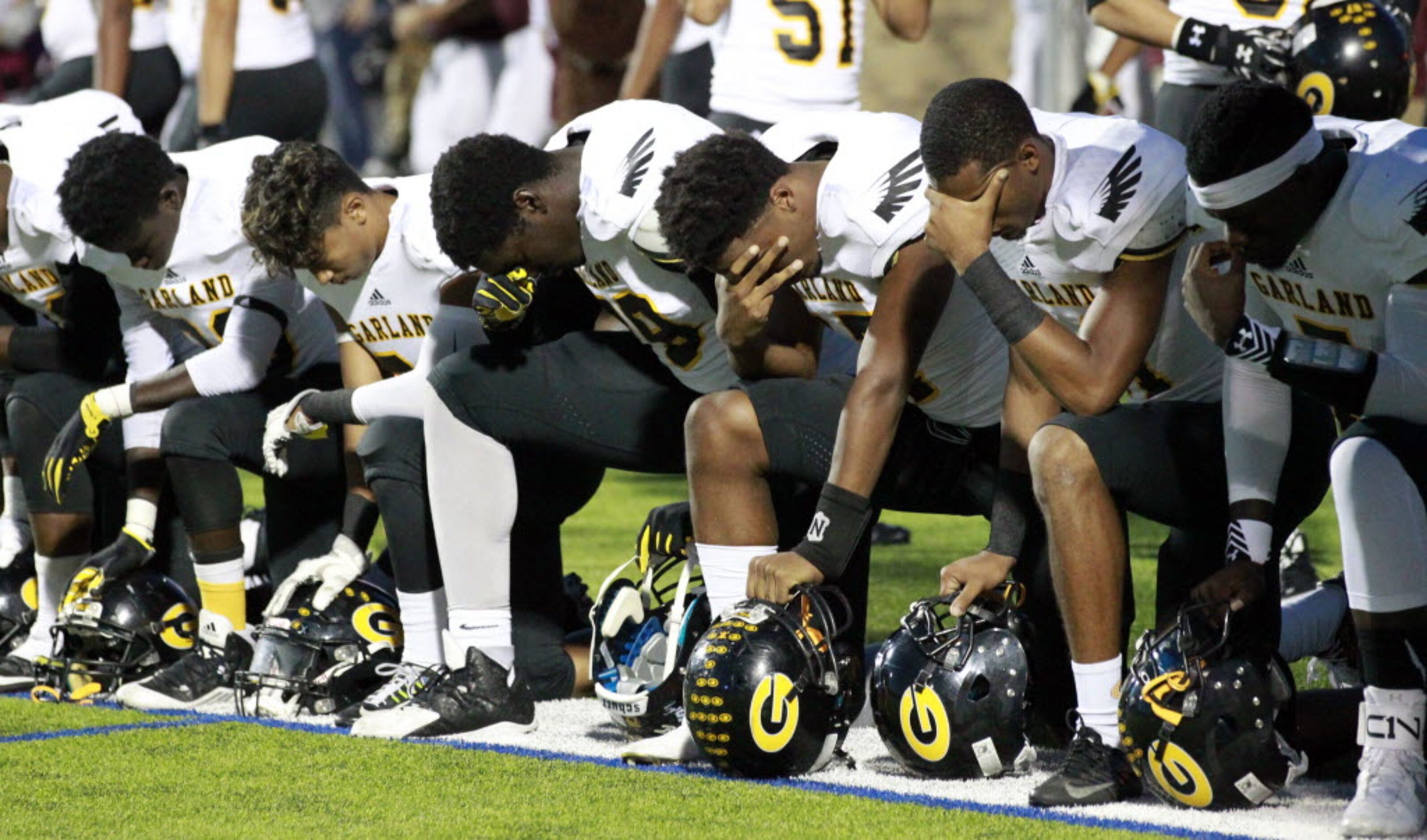 (TXHSFB) Garland players, including Hakeem Adeniji (79); Melvin Loveless (17) and Coree...