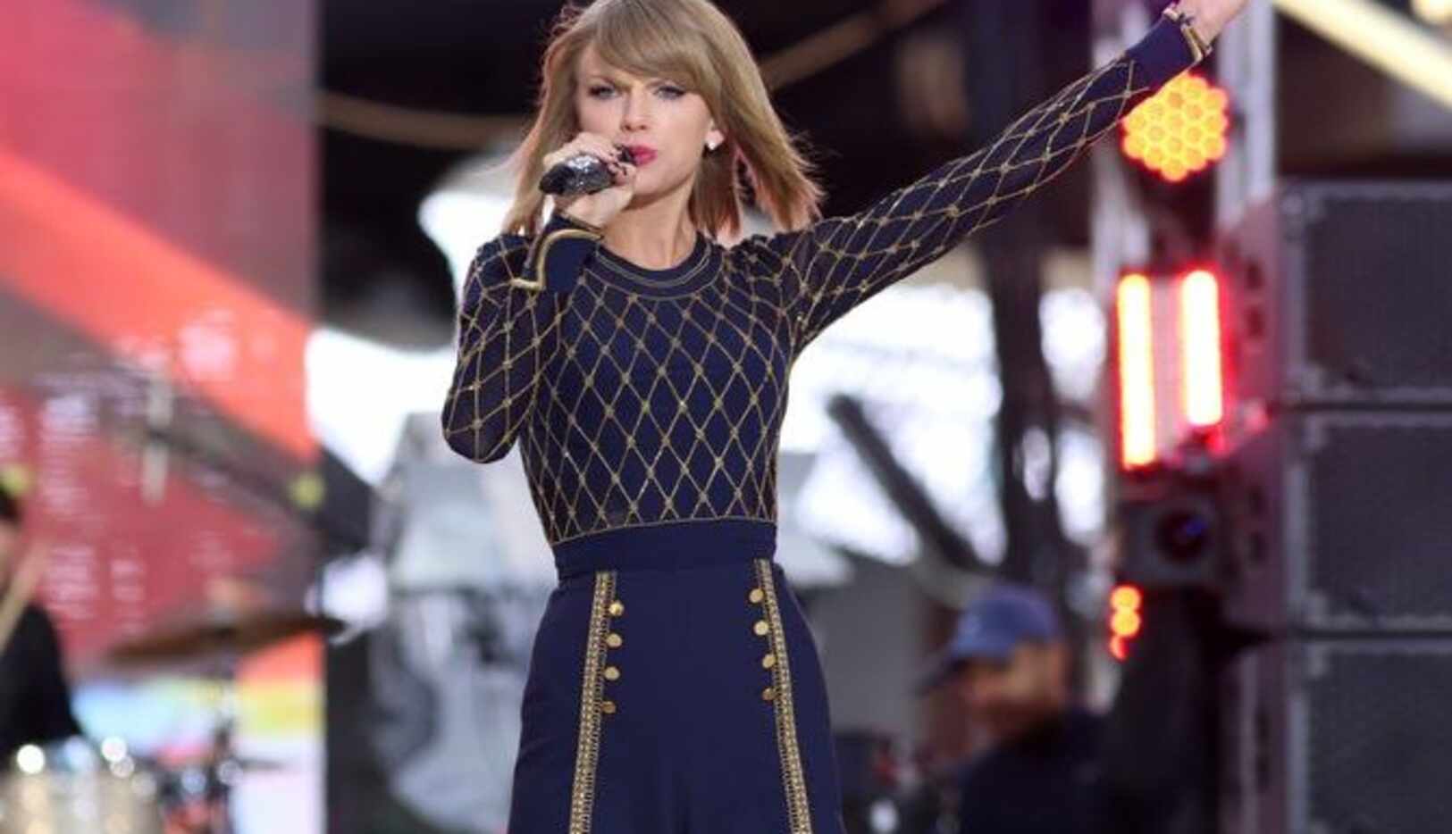Taylor Swift anunció una gira mundial para el 2015. Dallas tendrá que esperar hasta octubre...