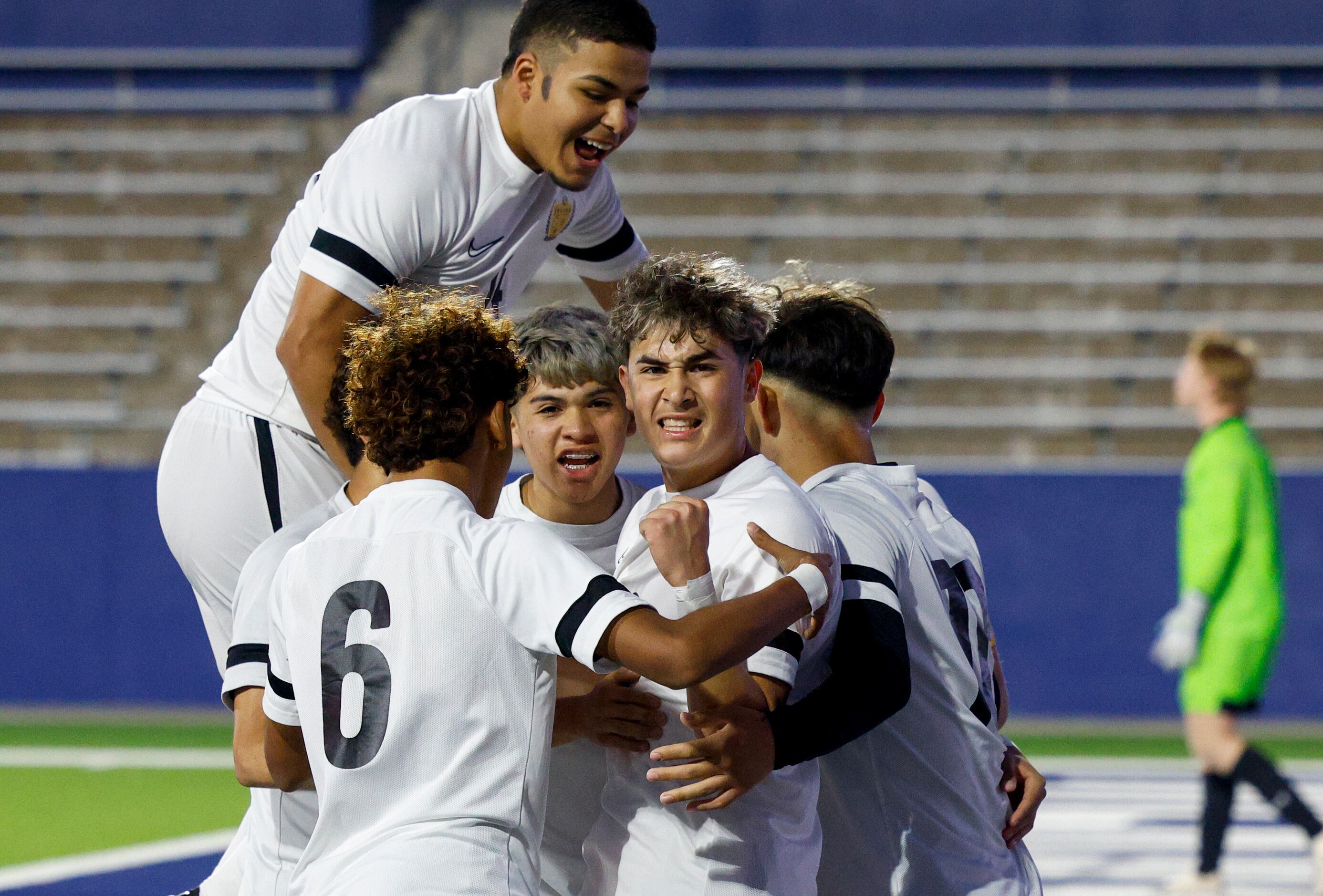 Irving’s Ramon Guardado (18) pumps his fist as the team celebrates a goal by Milton Lopez...