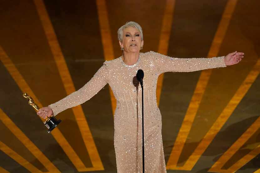 Jamie Lee Curtis recibe el premio a mejor actriz de reparto por "Everything Everywhere All...