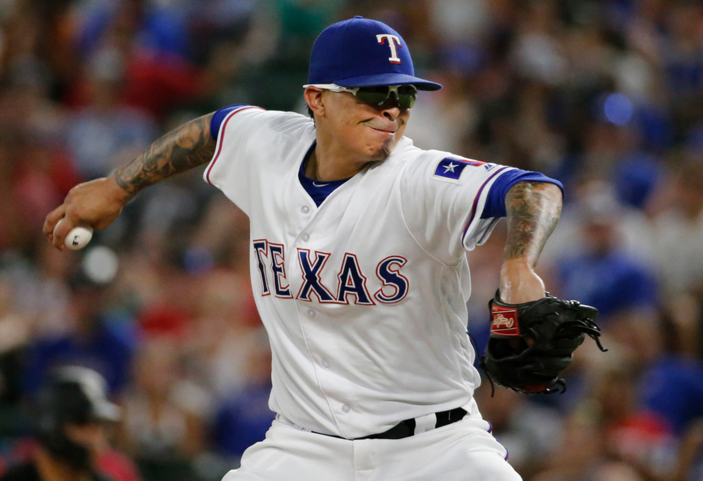 Cubs add reliever Jesse Chavez to roster after trade with Rangers