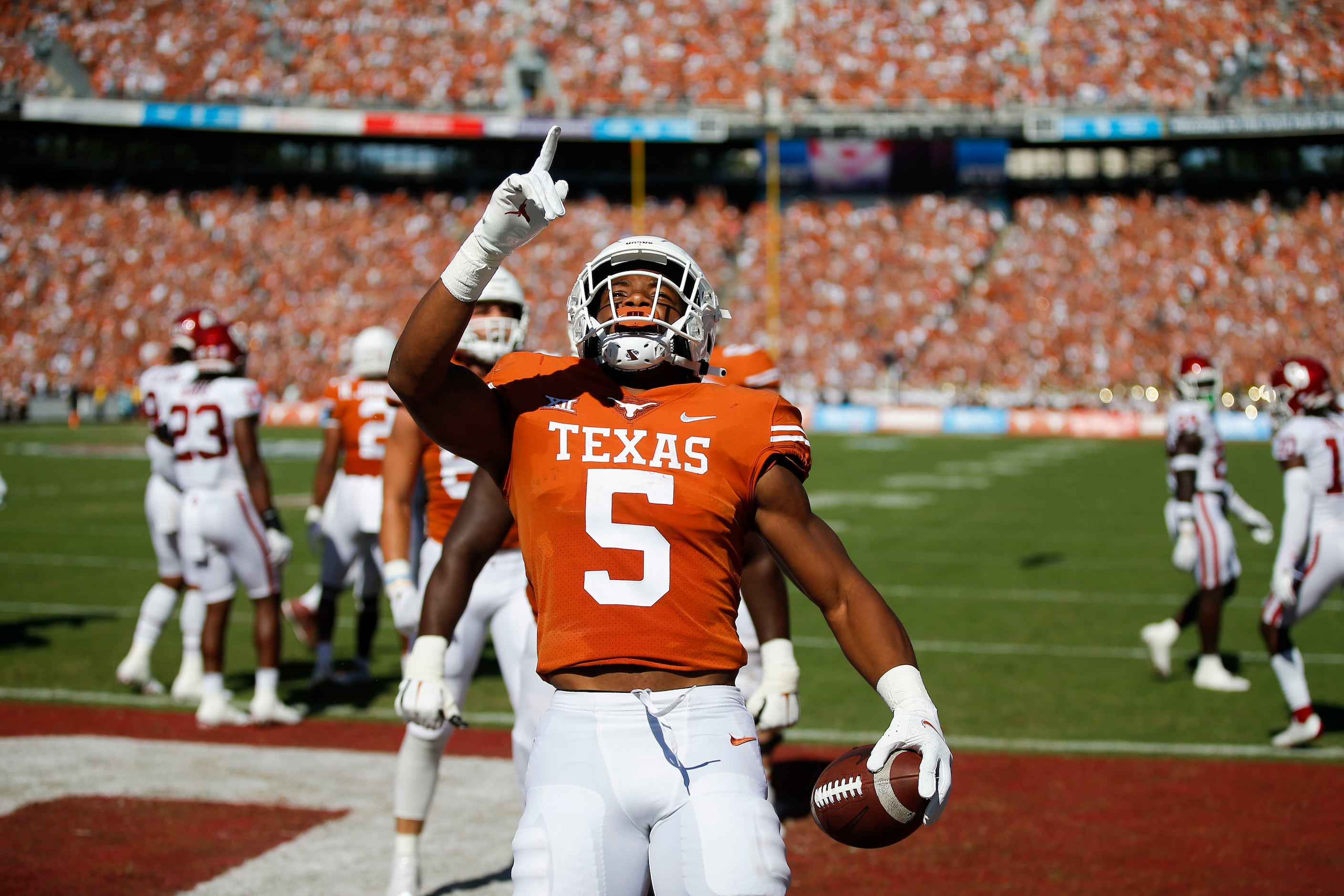 Bijan Robinson, Texas' star running back, declares for 2023 NFL draft