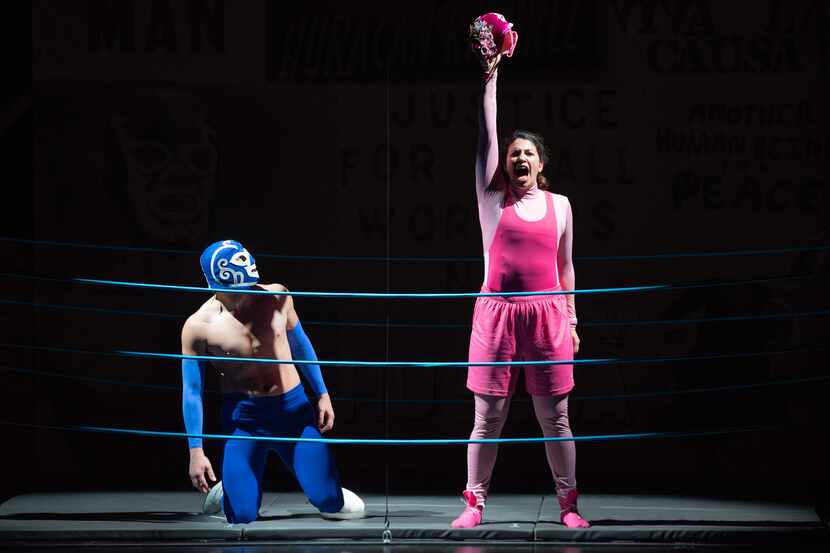 Osmar Martínez (izq.) y Tatiana Lucía Gantt durante un ensayo de "Luchadora!", la nueva...