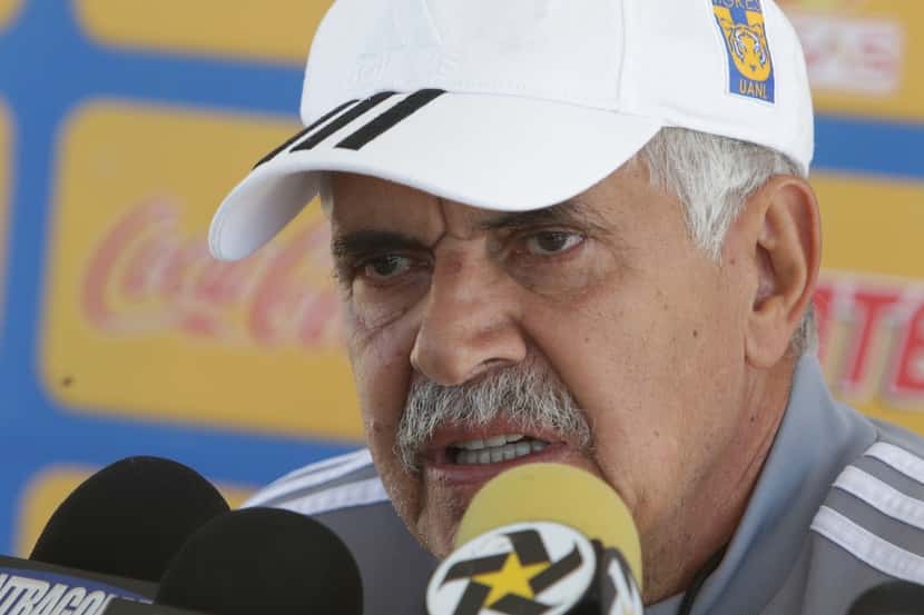 El técnico de Tigres, Ricardo Ferretti, quiere quitarle a Rayados de Monterrey el título de...