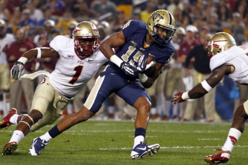 PITTSBURGH, PA - SEPTEMBER 02: Devin Street #15 of the Pittsburgh Panthers runs after the...