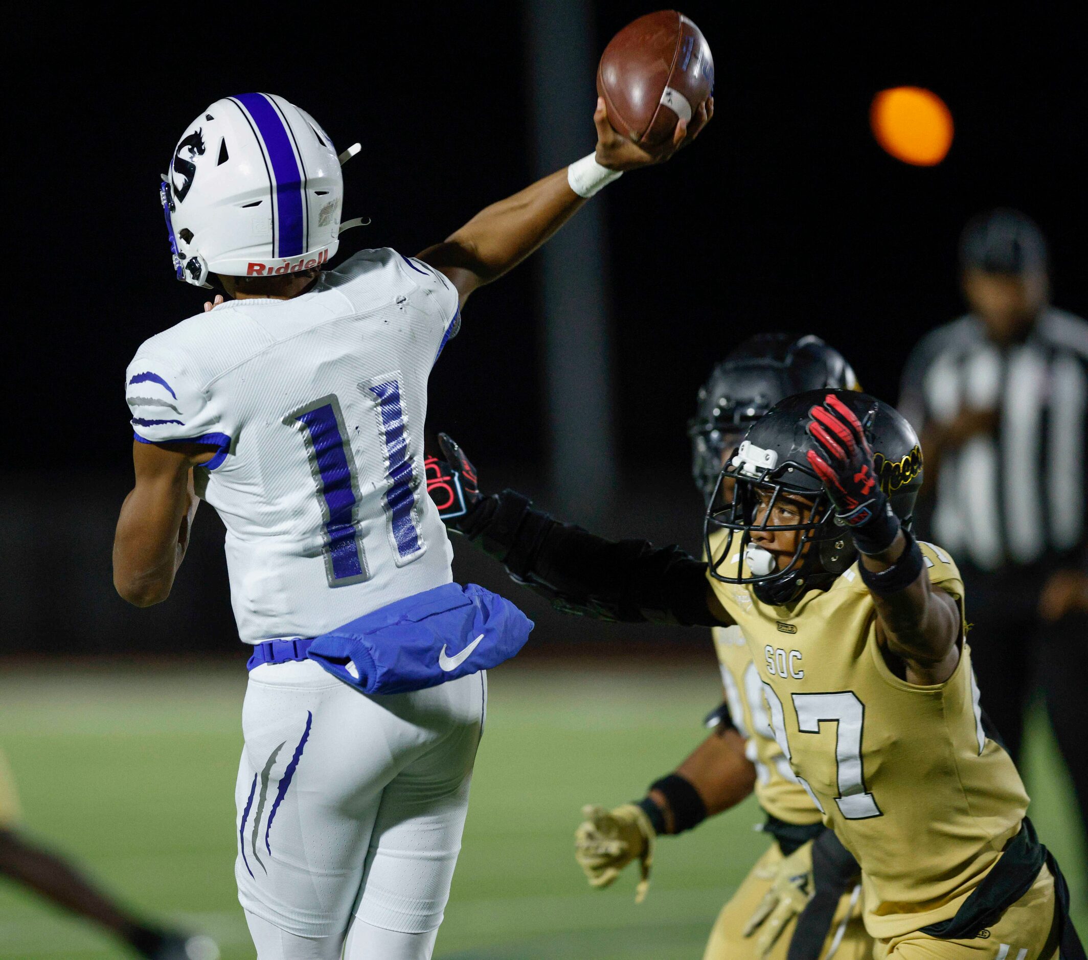 South Oak Cliff defensive back Semaj’ere Gasaway (27) pressures Seagoville quarterback...