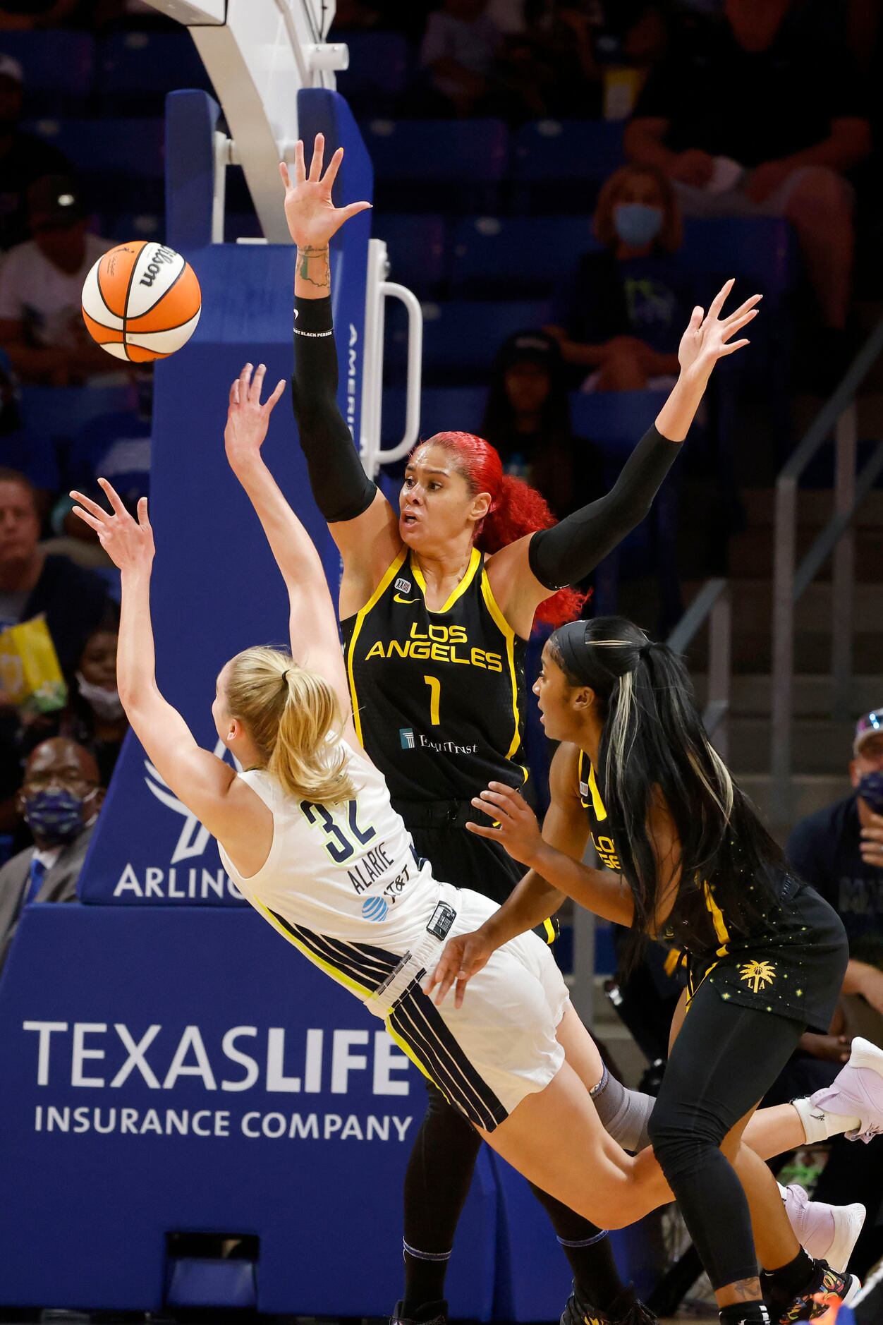 Los Angeles Sparks guard Te'a Cooper suspended one game