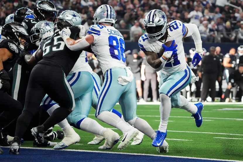 Dallas Cowboys running back Ezekiel Elliott (21) scores on a touchdown  run during the first...