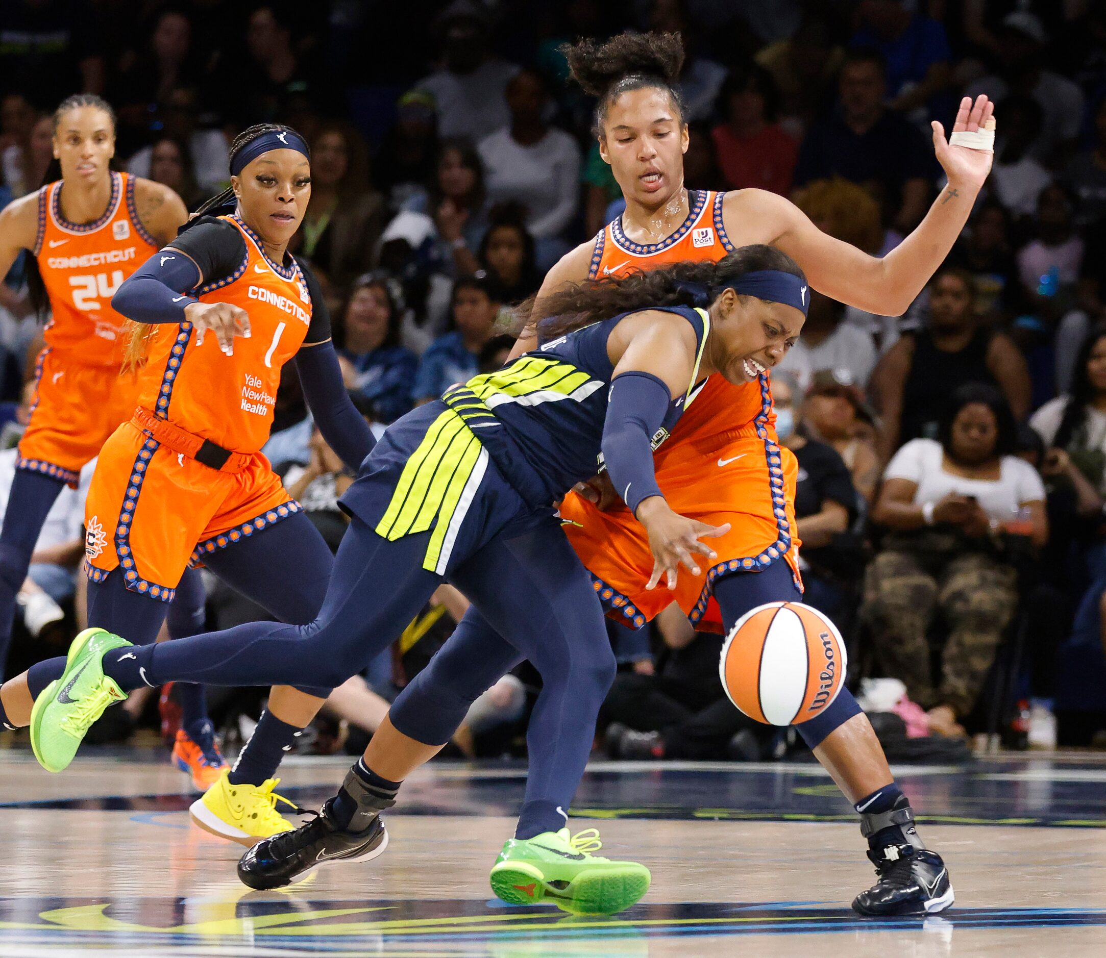 Dallas Wings guard Arike Ogunbowale (24) drives around Connecticut Sun forward Alyssa Thomas...