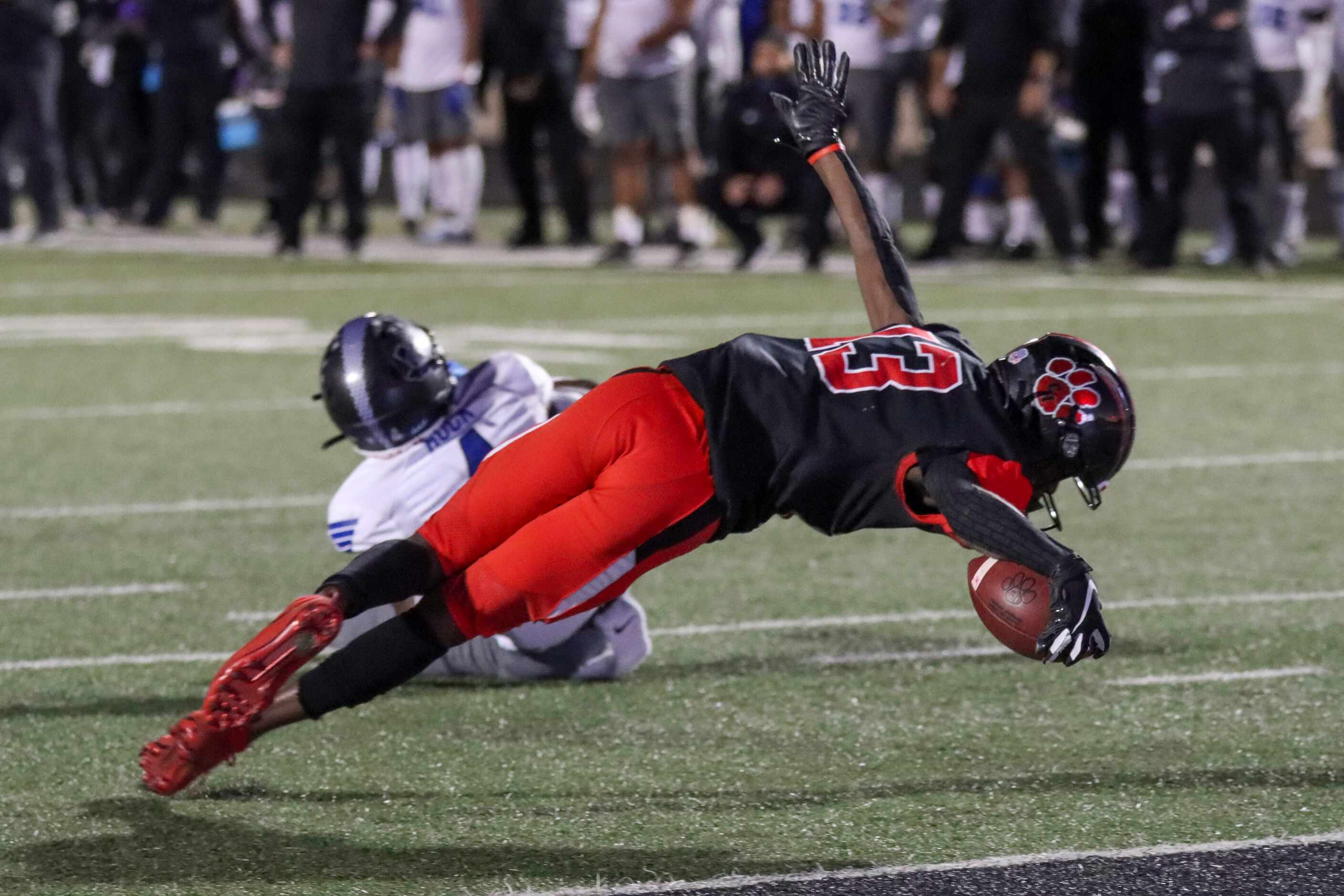 Colleyville Heritage wide receiver Leon Covington (13) stretches for a touchdown during the...