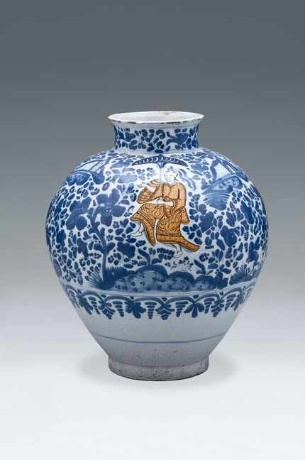 Large earthenware jar (Tibor) with Chinese orange figurine, tin glaze earthenware, Puebla de...