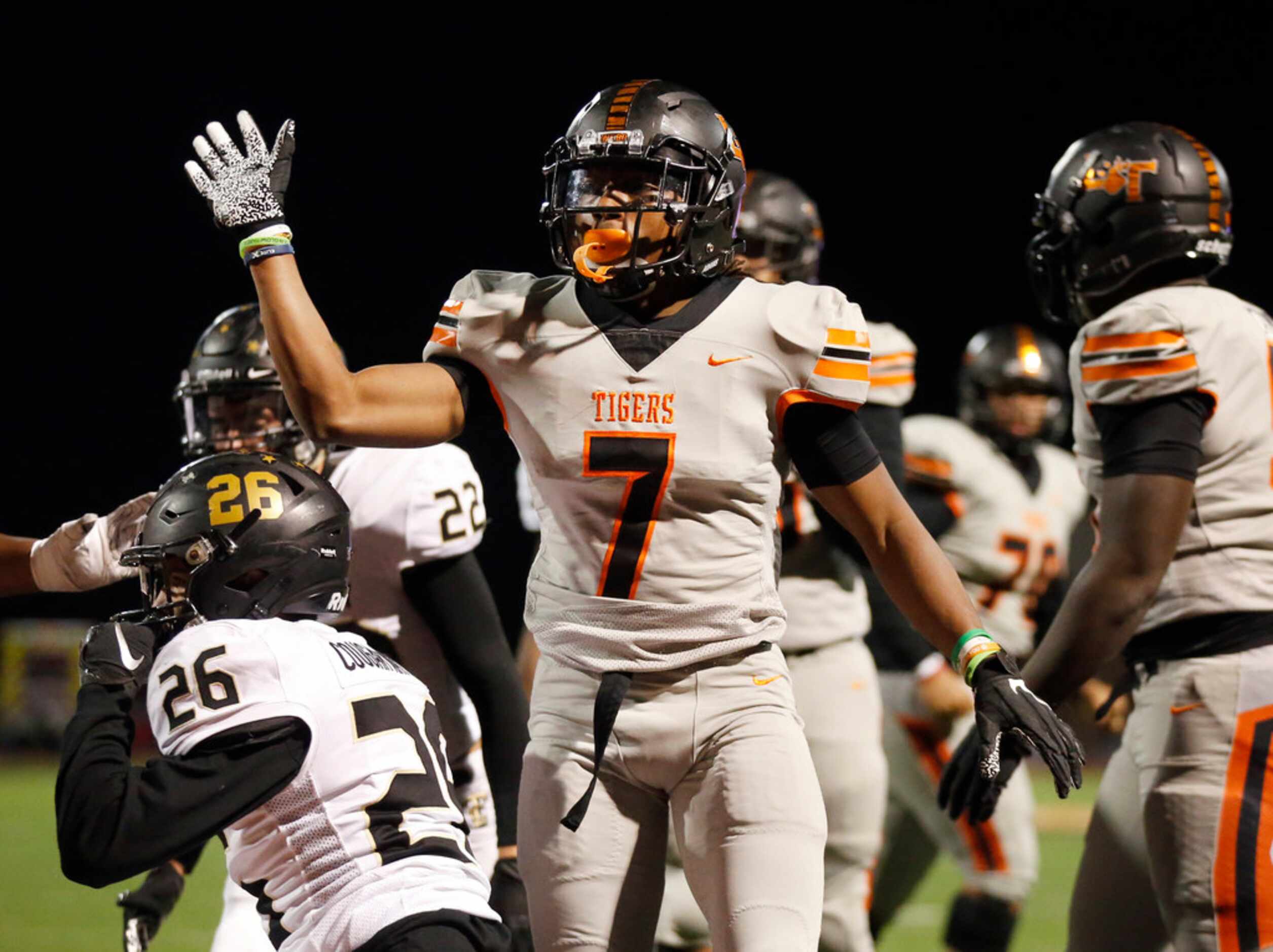 Lancaster running back Karon Neblett (7) waves to the cameras after he ran in a short...