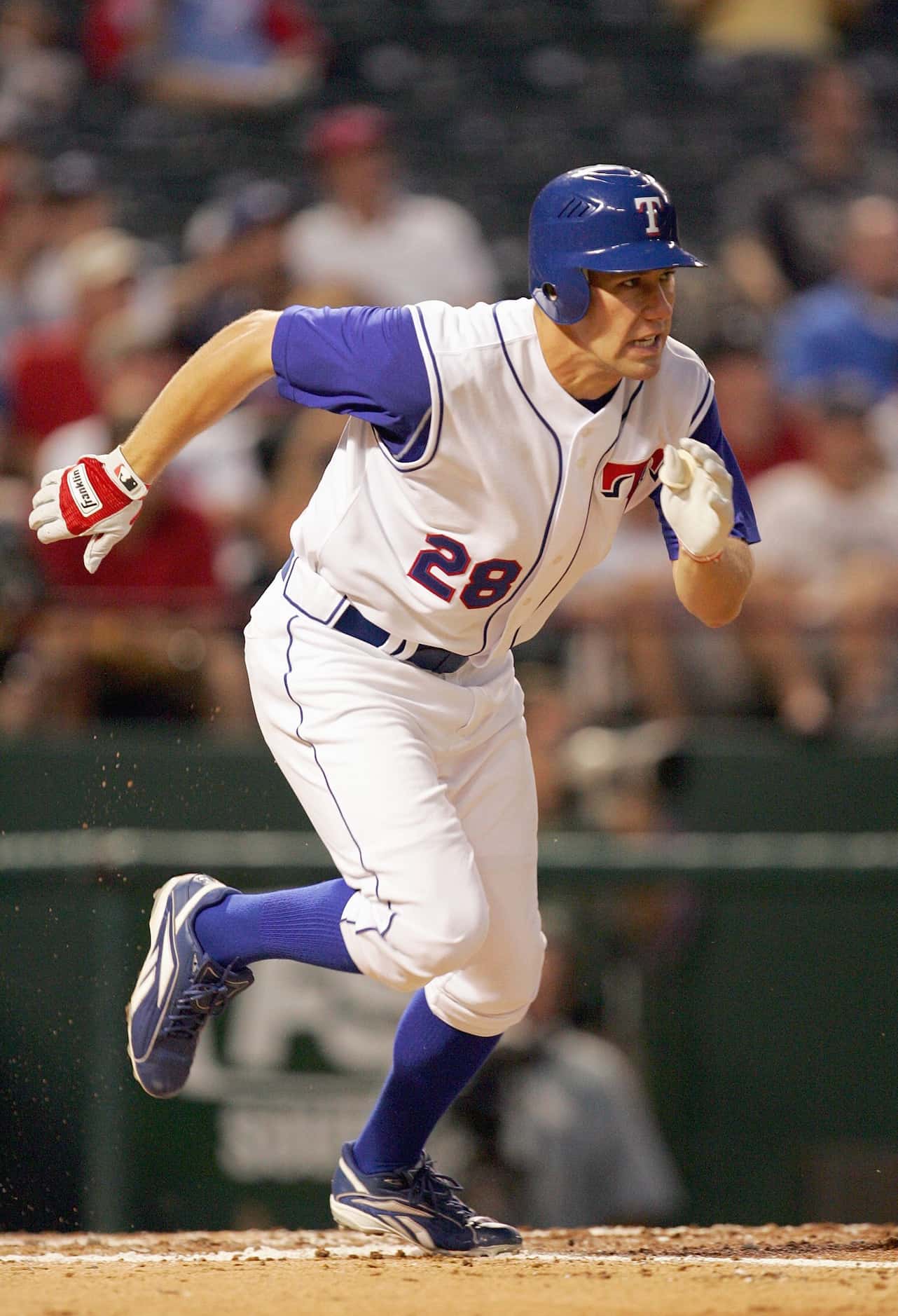 Rangers left fielder David Murphy sprints to first base in the alternate 2007 "vest" uniforms.