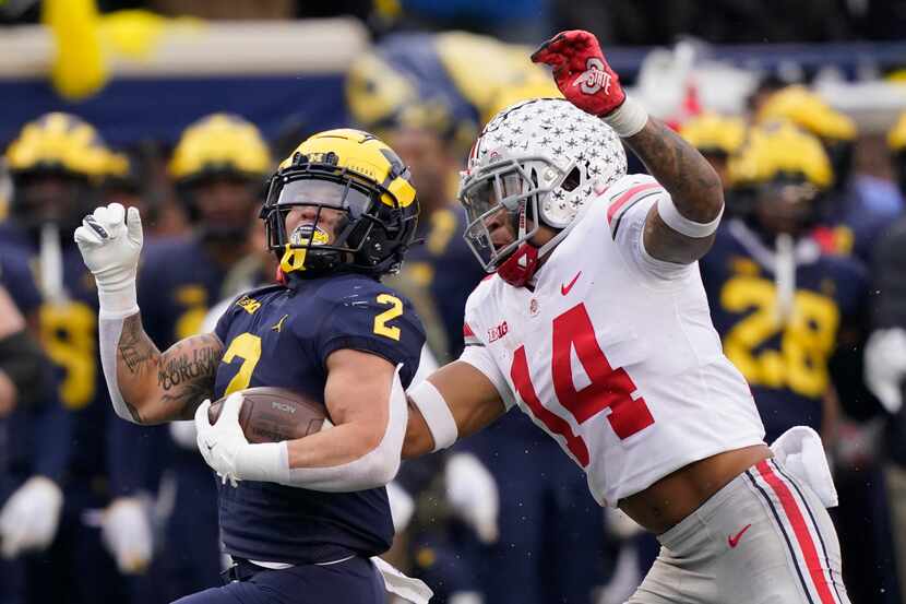 Michigan running back Blake Corum (2) is chased by Ohio State safety Ronnie Hickman during...