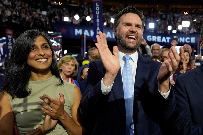 El senador por Ohio JD Vance, candidato republicano a la vicepresidencia, y su esposa Usha...