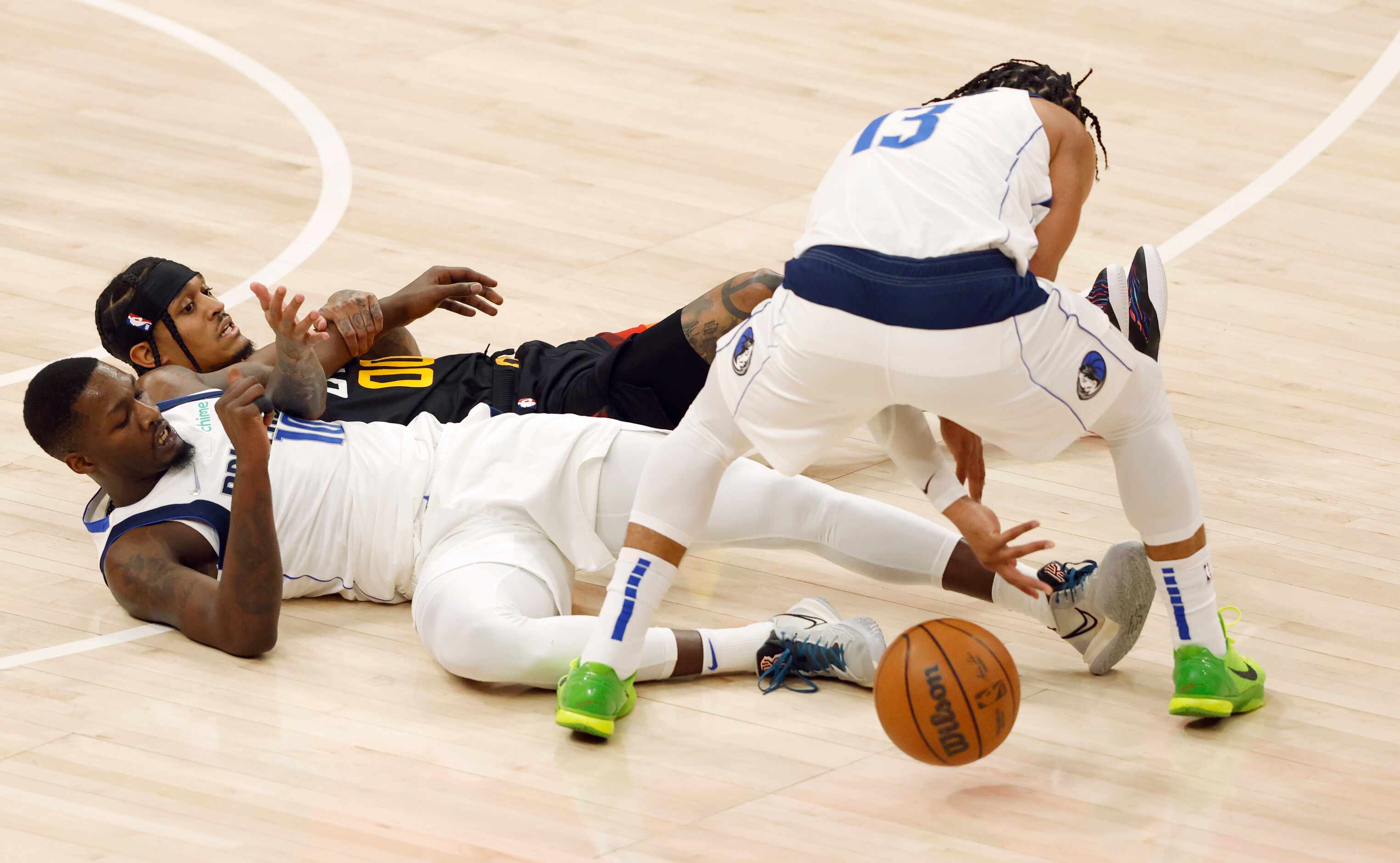 Dallas Mavericks guard Jalen Brunson (13) grabs a loose ball after Dallas Mavericks forward...