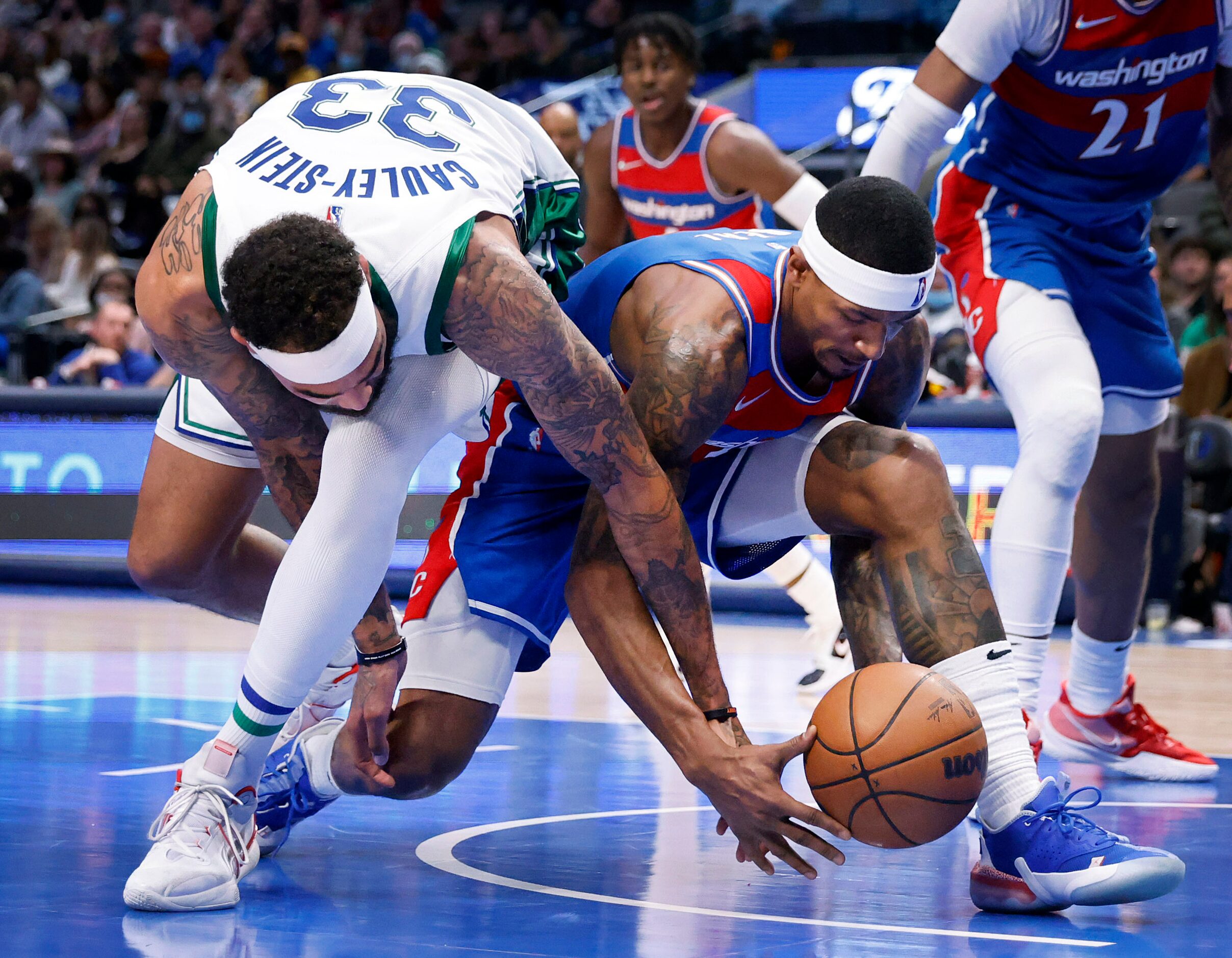 Dallas Mavericks center Willie Cauley-Stein (33) and Washington Wizards guard Bradley Beal...