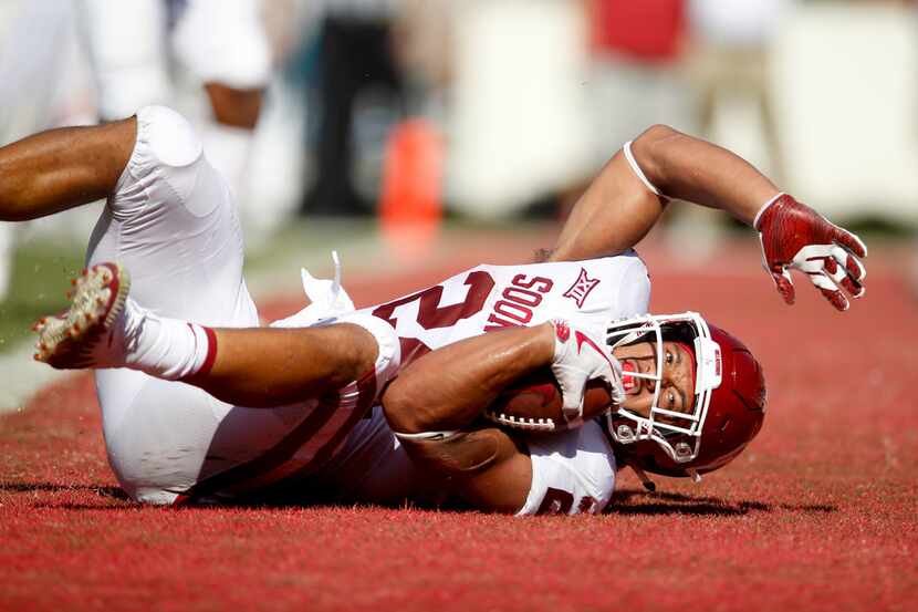 Oklahoma running back Rodney Anderson (24) falls into the end zone while scoring a touchdown...