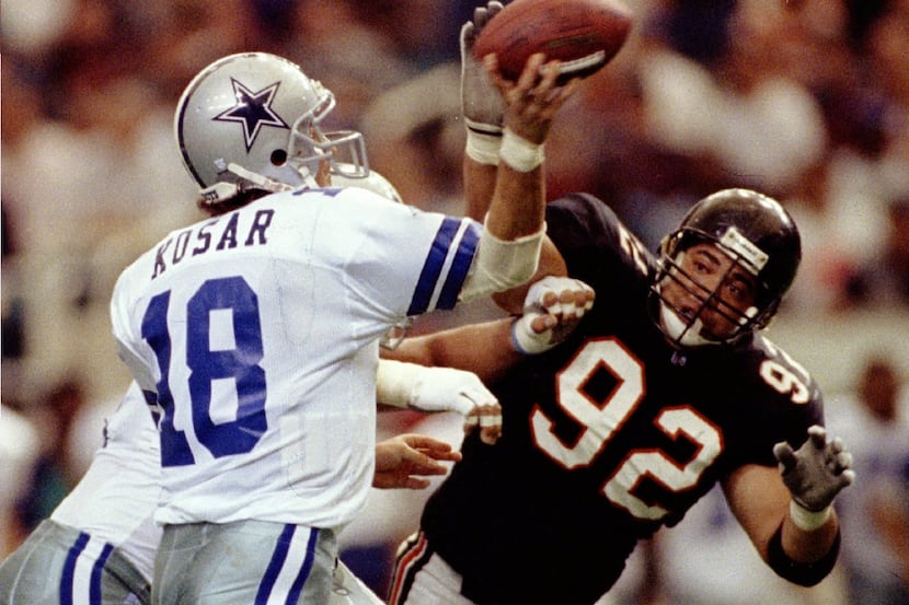 ORG XMIT:  [kosar 112293]  Caption: Kosarpass--11/21/93--Atlanta, GA--Dallas quarterback ...