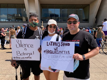 George Rodríguez (der.), Isabella Rodríguez e Isaiah Davis participaron en la protesta de...